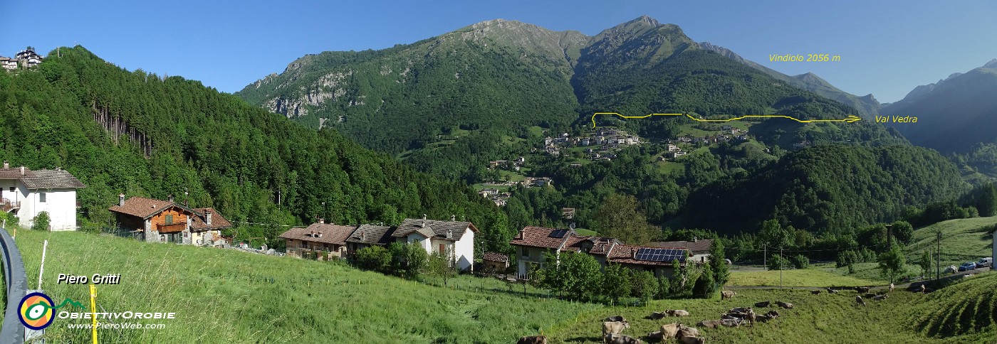 03 Da Oltre il Colle vista su Zorzone e verso la Val Vedra col Monte Vindiolo (2056 m).jpg